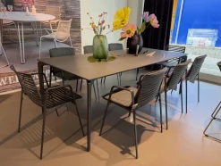 Fast Essgruppen|Outdoor Essgruppe Tisch Allsize Platte Feinsteinzeug Rauchgrau Grau Gestell Aluminium Lackiert Und Zebra Armlehnstuhl Grau