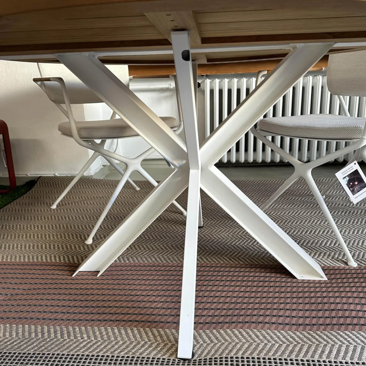 Royal Botania Essgruppen|Outdoorgruppe Tisch Traverse Platte Teakholz 4 Stühle Exes Bezug Stoff Creme Gestell Aluminium Weiß