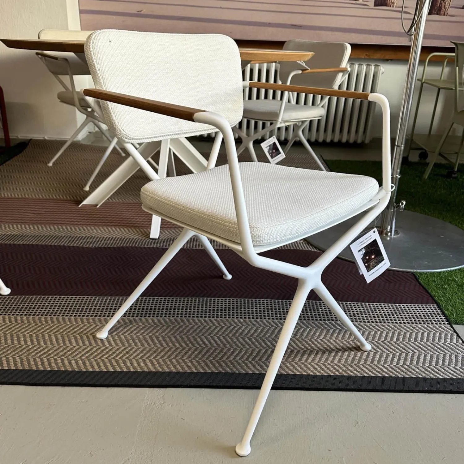 Royal Botania Essgruppen|Outdoorgruppe Tisch Traverse Platte Teakholz 4 Stühle Exes Bezug Stoff Creme Gestell Aluminium Weiß