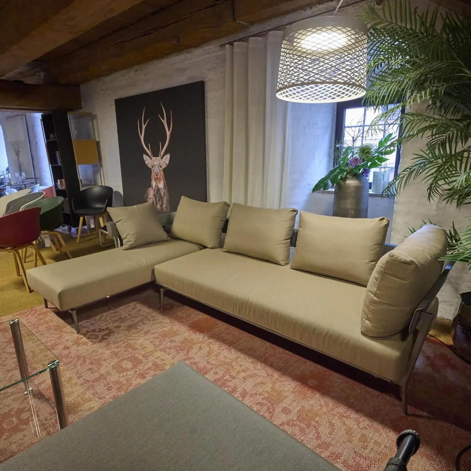 Fast Loungemöbel|Outdoorsofa Aikana Bezug Iron Grey Gestell Haselnuss mit 2 Kissen