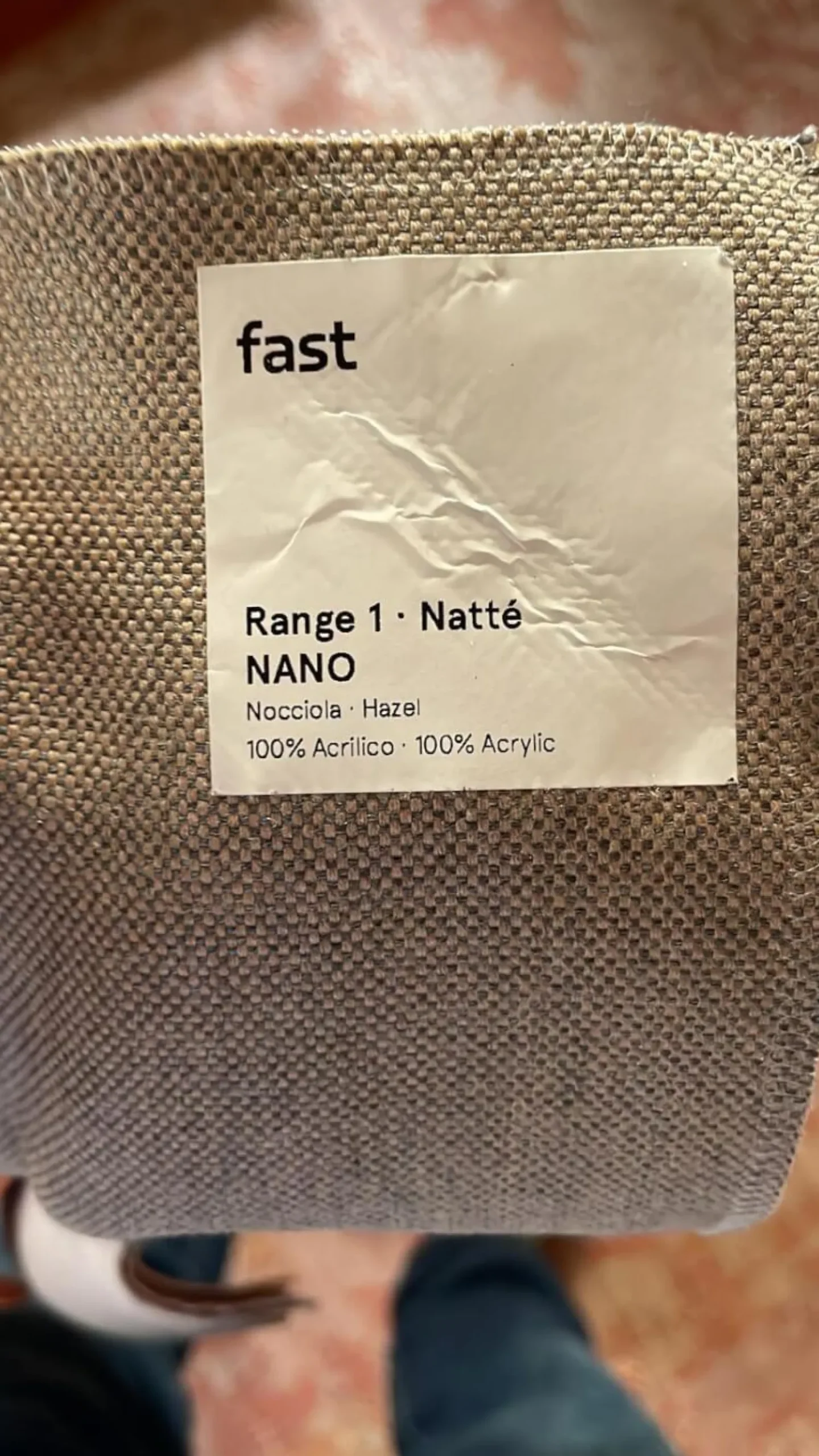 Fast Loungemöbel|Outdoorsofa Aikana Bezug Iron Grey Gestell Haselnuss mit 2 Kissen