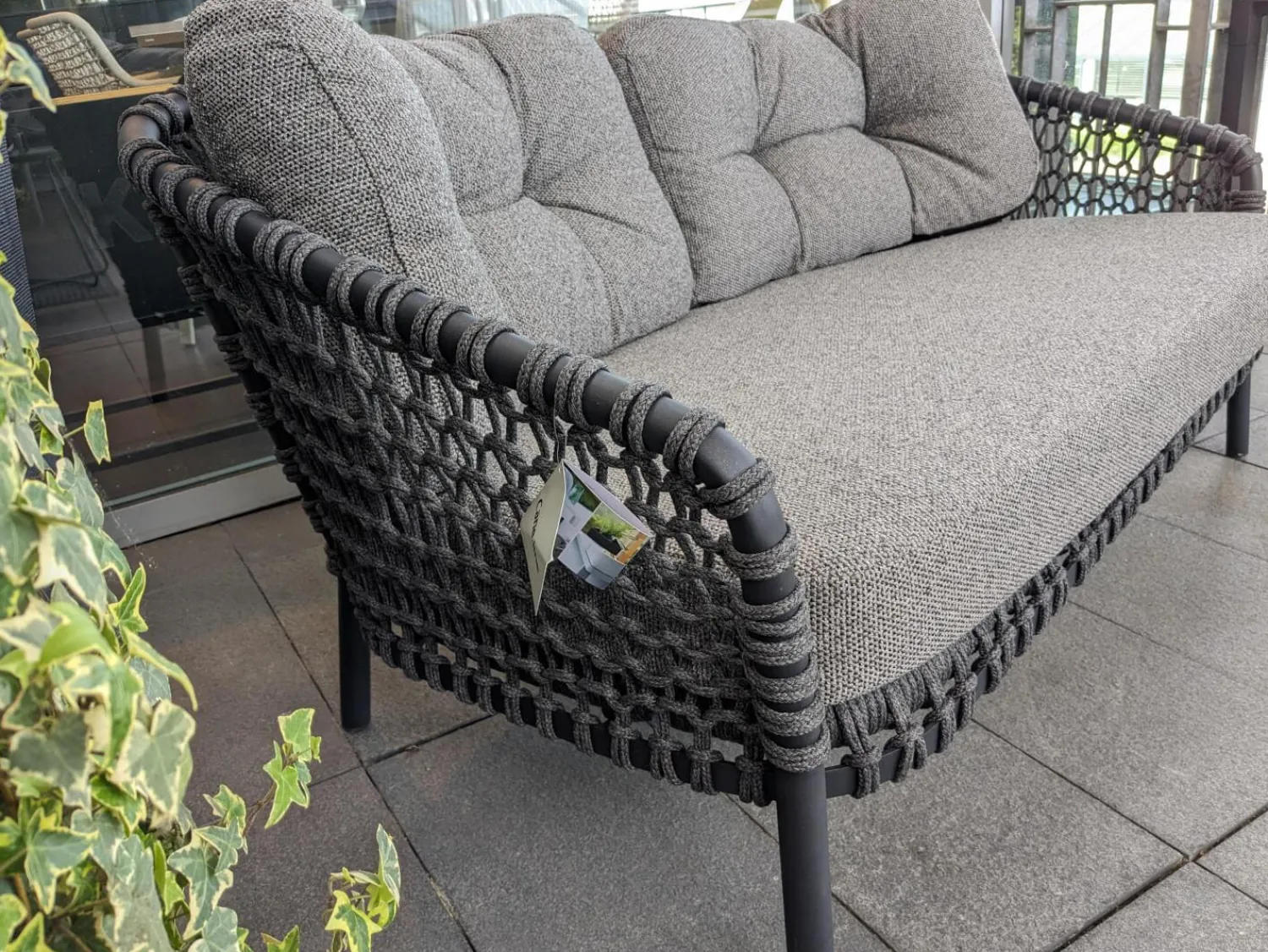 Cane Line Loungemöbel|Outdoosofa Ocean Large 2 Sitzer Geflecht Soft Rope Dark Grey Dunkelgrau Kissensatz Stoff Wove Grau Gestell Aluminium Pulverbeschichtet Grau