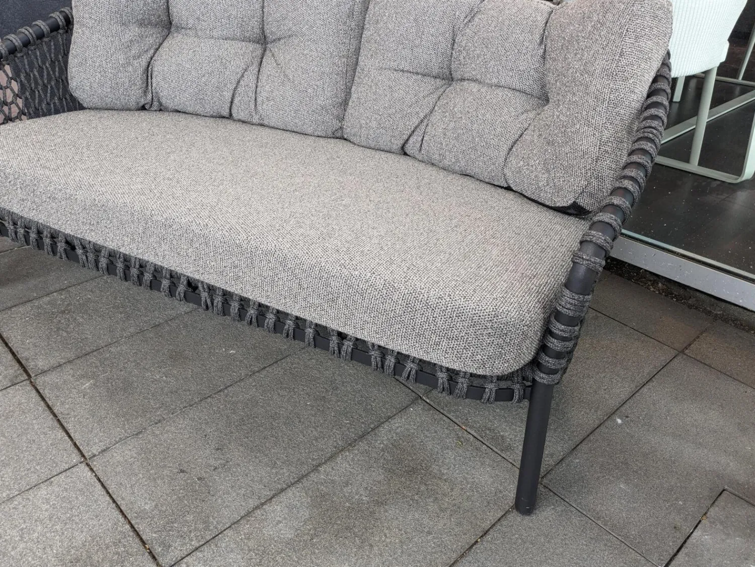 Cane Line Loungemöbel|Outdoosofa Ocean Large 2 Sitzer Geflecht Soft Rope Dark Grey Dunkelgrau Kissensatz Stoff Wove Grau Gestell Aluminium Pulverbeschichtet Grau