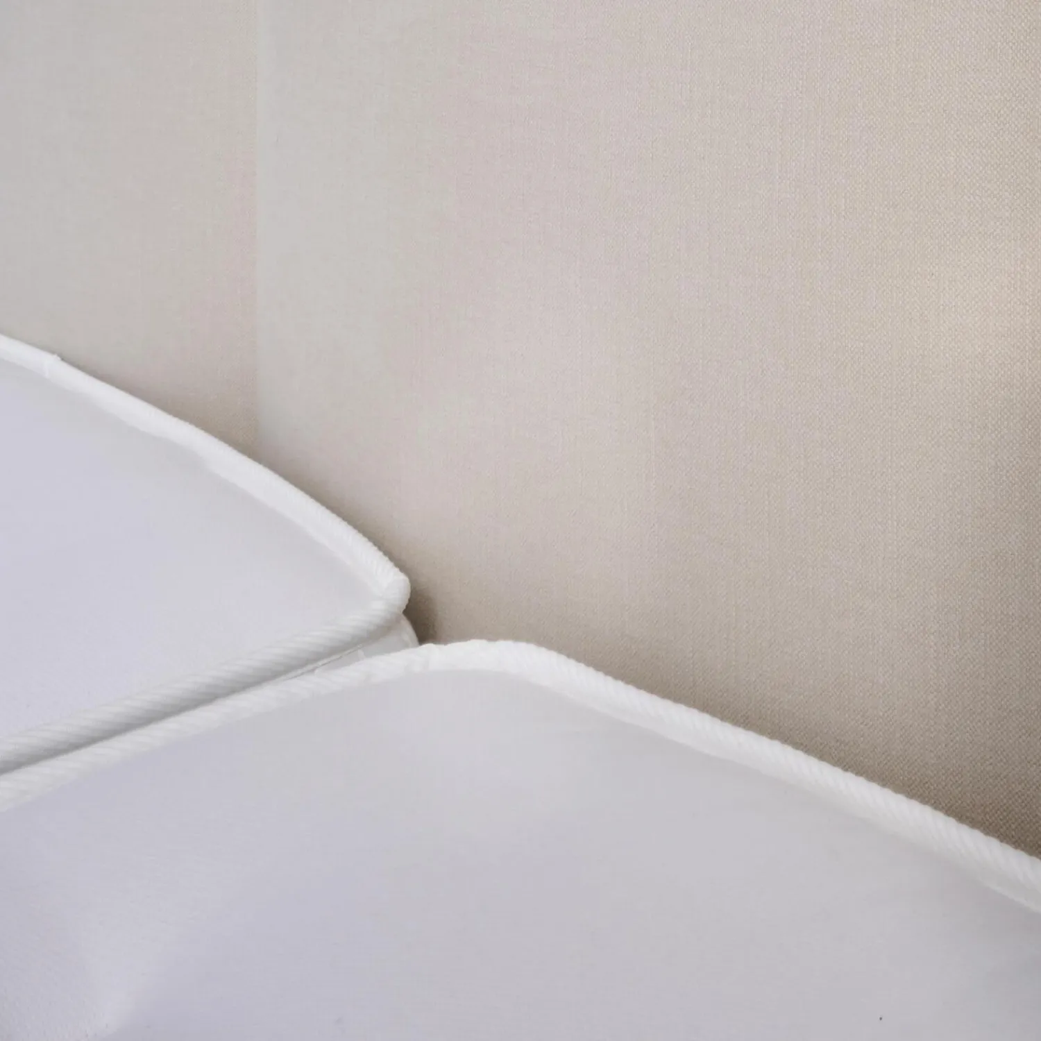 Treca Interiors Polsterbetten|Polsterbett Kate Stoff Hot Madison 072 Beige Creme Füße Chrom mit Matratzen