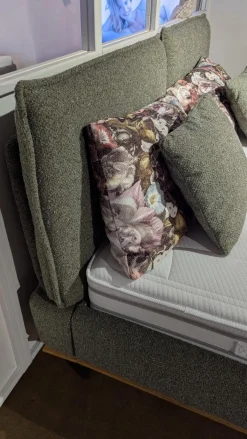 Oschmann Polsterbetten|Polsterbett Merida Stoff Trust Lind 740003 Gruün Kopfteil 1857 Metallfuß W010 Schwarz Mit Matratzen