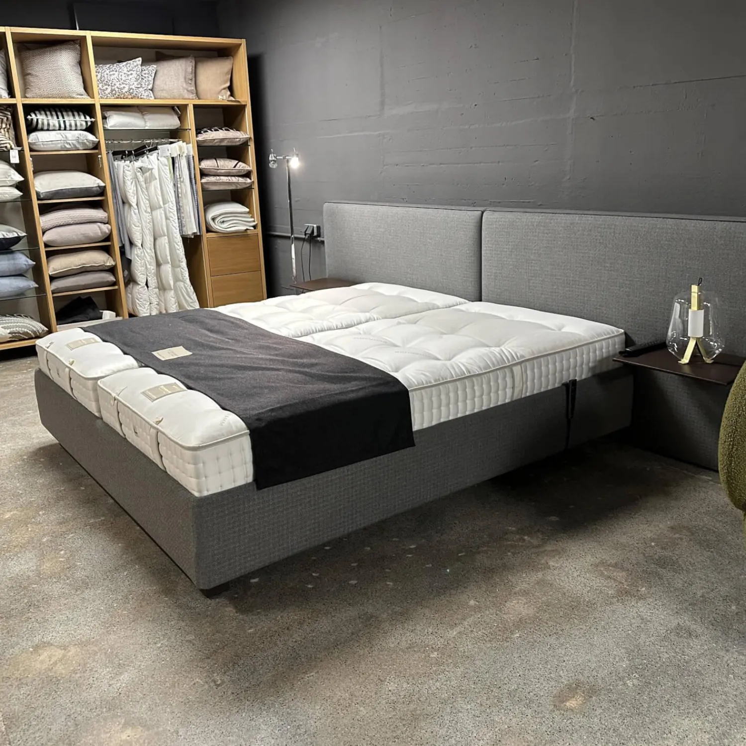 Schramm Polsterbetten|Polsterbett Paio Stoff Mirage Graublau Mit Matratzen Und Motorischer Verstellung