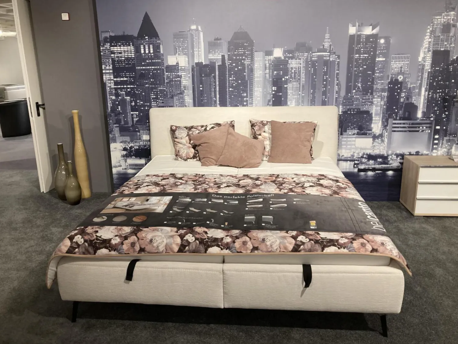 Oschmann Polsterbetten|Polsterbett Samos Bezug Feincord natur 434000 Beige Kopfteil 1997M Metallfuß Schwarz Mit Matratze Lattenrost Plaid Und Kissen