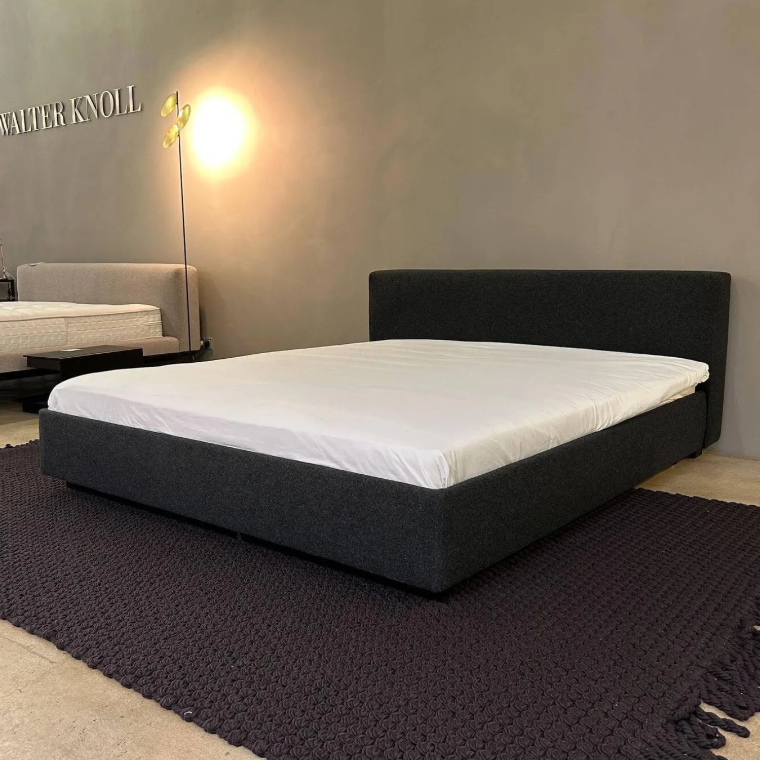 Walter Knoll Polsterbetten|Polsterbett Yuuto Bed 810 180 Stoff Divina Melange 180 Dunkelgrau Gestell Buche Schwarz Lackiert ohne Lattenrost ohne Matratze