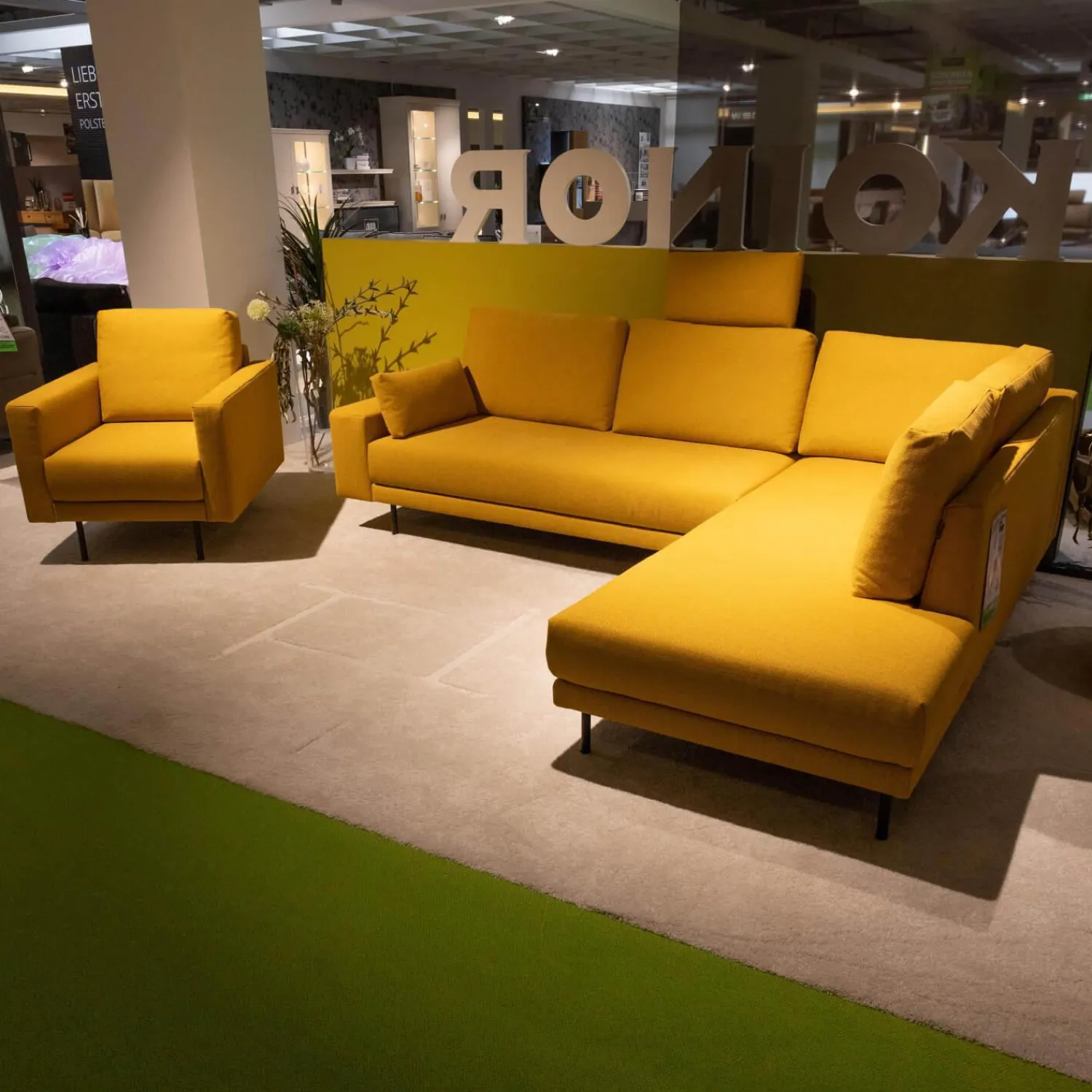 freistil Rolf Benz Polstergruppen|Polstereckgarnitur Und Sessel 170 Stoff 6545 Honiggelb Gelb Fuß Stahl Rundrohr Tiefschwarz RAL9005 Schwarz