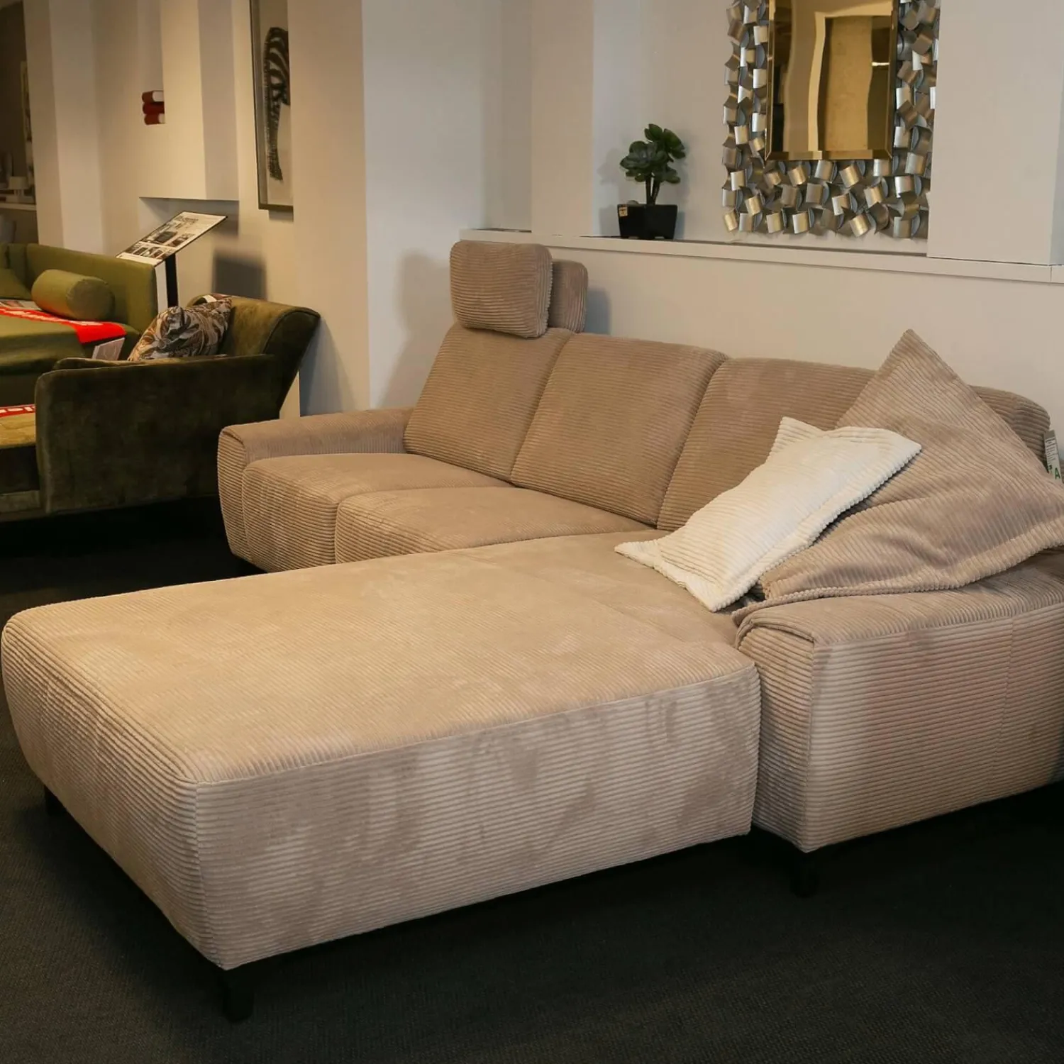 Gallery M Ecksofas|Polstergarnitur Leon Bezug Cord Taupe Metallfuß 1015 Schwarz Matt Mit Schlaffunktion