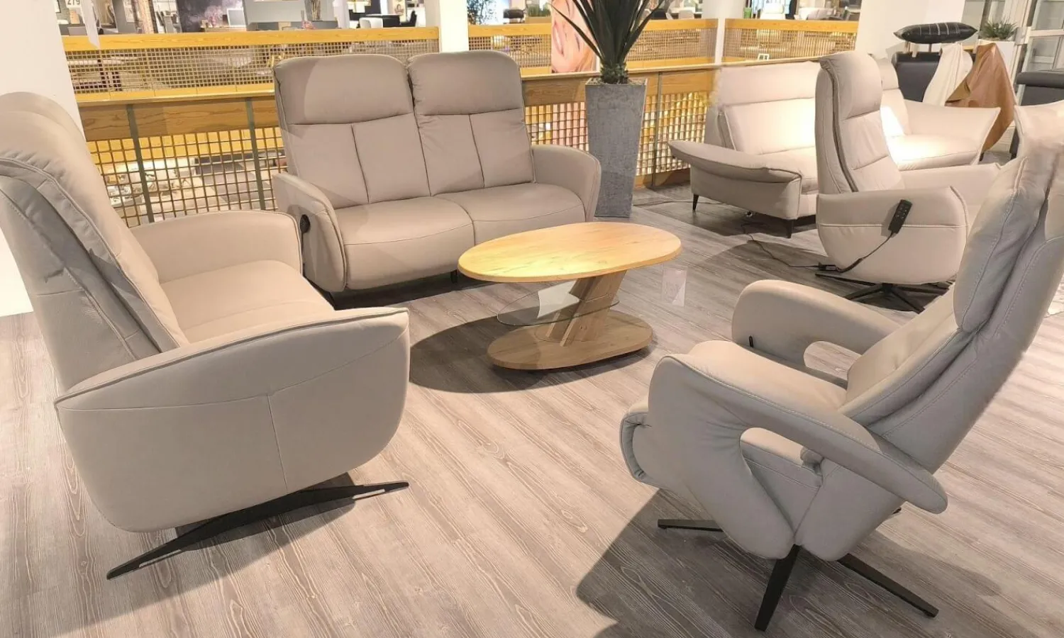 Hukla Polstergruppen|Polstergarnitur Havanna Leder Credo Pearl Grau Beige Gestell Metallkufe Schwarz Inklusive Kissen