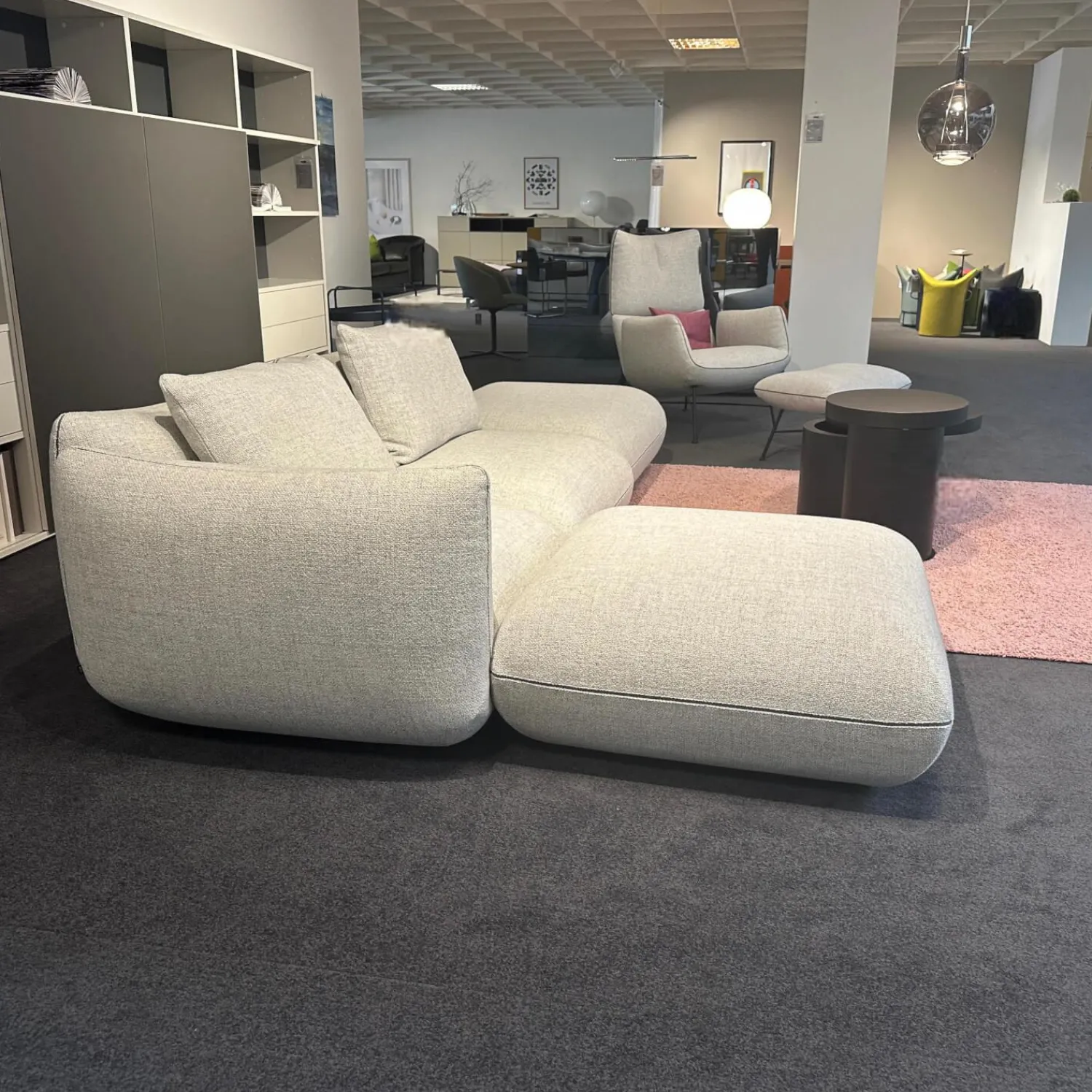 COR Polstergruppen|Polstergarnitur Jalis Stoff 8300 Lichtgrau Grau Nahtband 5091 Mittelgrau Grau Inklusive Hocker