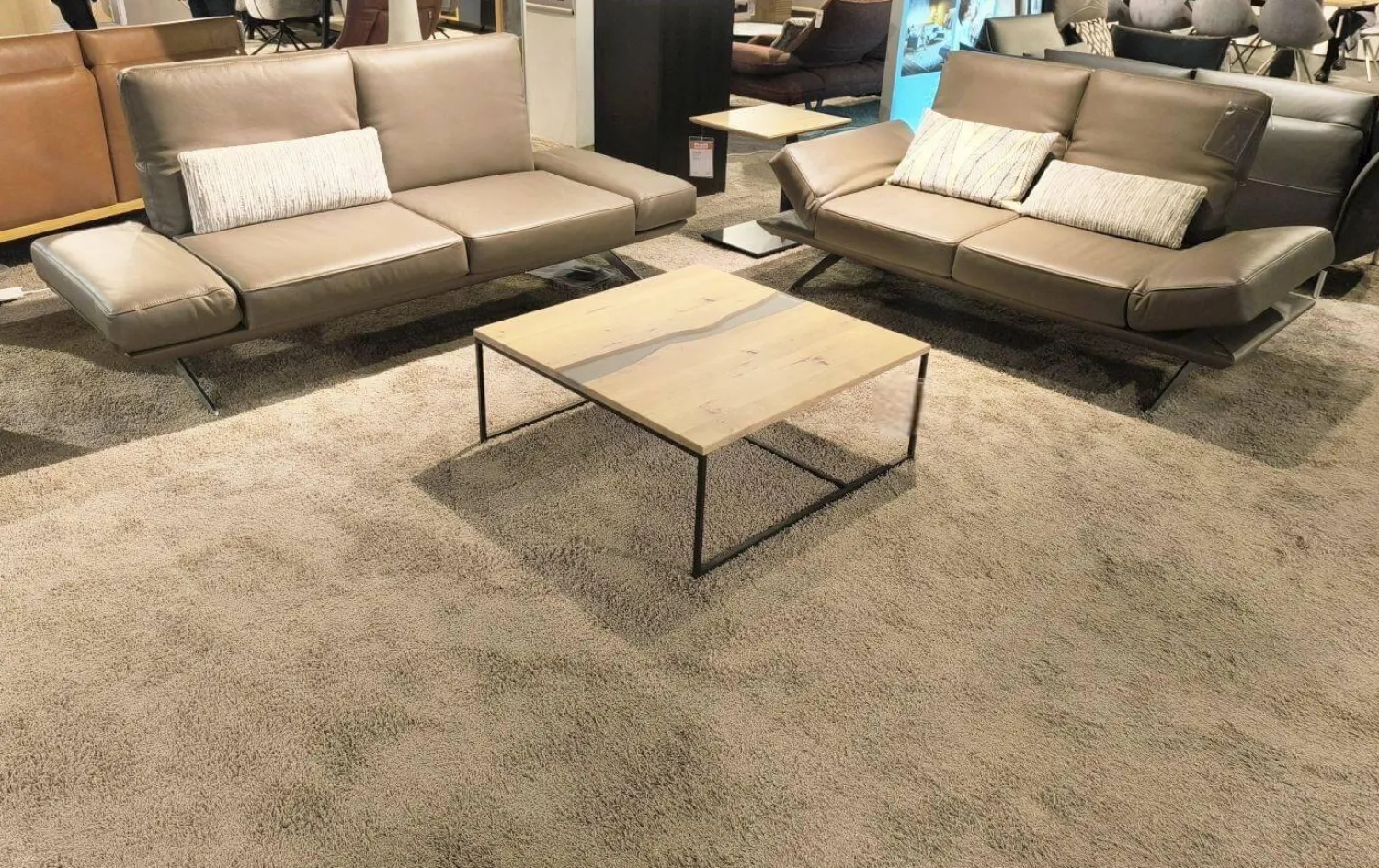 Koinor Polstergruppen|Polstergarnitur Wesley Leder X Happy Oak Beige Gestell Metallkufe Nickel Schwarz Satiniert Inklusive Kissen