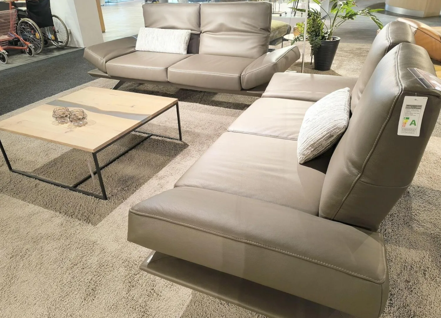 Koinor Polstergruppen|Polstergarnitur Wesley Leder X Happy Oak Beige Gestell Metallkufe Nickel Schwarz Satiniert Inklusive Kissen