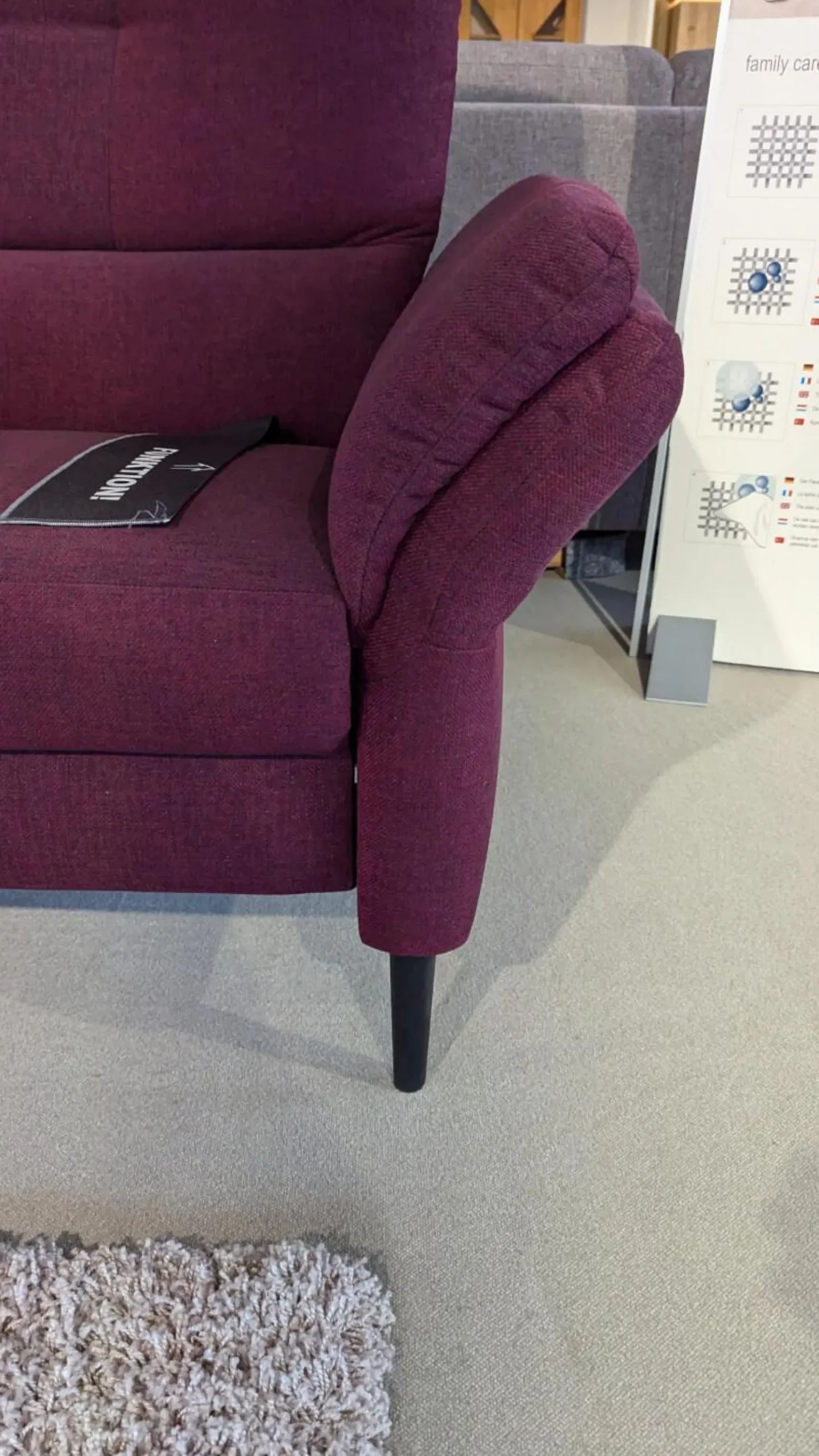 Carina Polstergruppen|Polstergruppe Caro Stoff Trend Bordeaux Rot Metallfüße Schwarz Mit Tisch Buche Schwarz Und LED Lampe