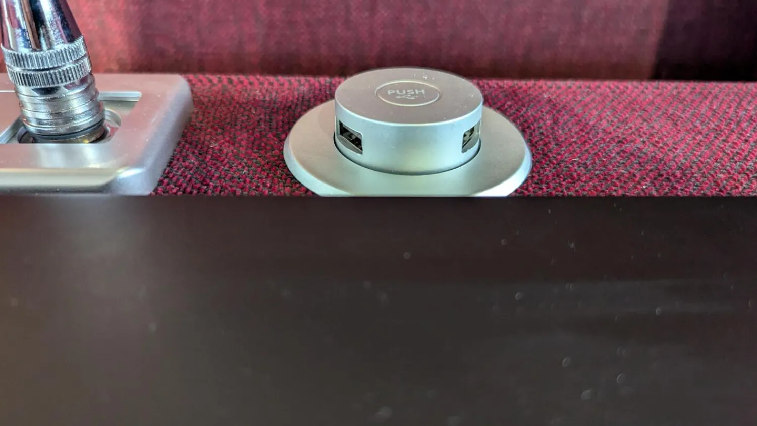 Carina Polstergruppen|Polstergruppe Caro Stoff Trend Bordeaux Rot Metallfüße Schwarz Mit Tisch Buche Schwarz Und LED Lampe