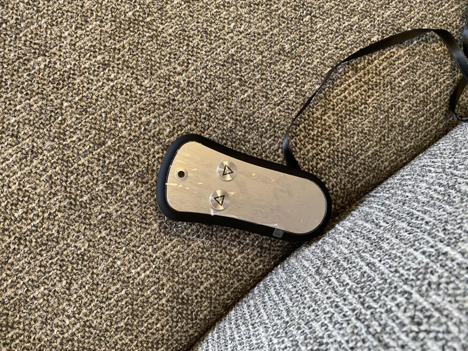 Fischer und Schreiner Polstergruppen|Polstergruppe Chiemsee Stoff Camo Granit Grau Fuß Metall Schwarz Mit Elektrischer Sitztiefenverstellung Und Relaxfunktion