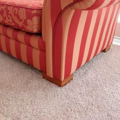 Finkeldei Polstergruppen|Polstergruppe Clara 334 Stoff Rot Beige Gold Füße Kirschbaum Lackiert