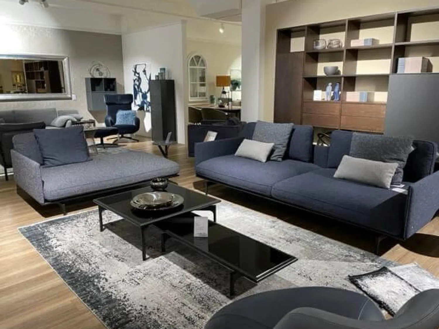 Rolf Benz Polstergruppen|Polstergruppe Liv Smart Stoff 24.415 Graublau 24.144 Schwarzblau Aluminiumgestell Verkehrschwarz mit Couchtisch-Set