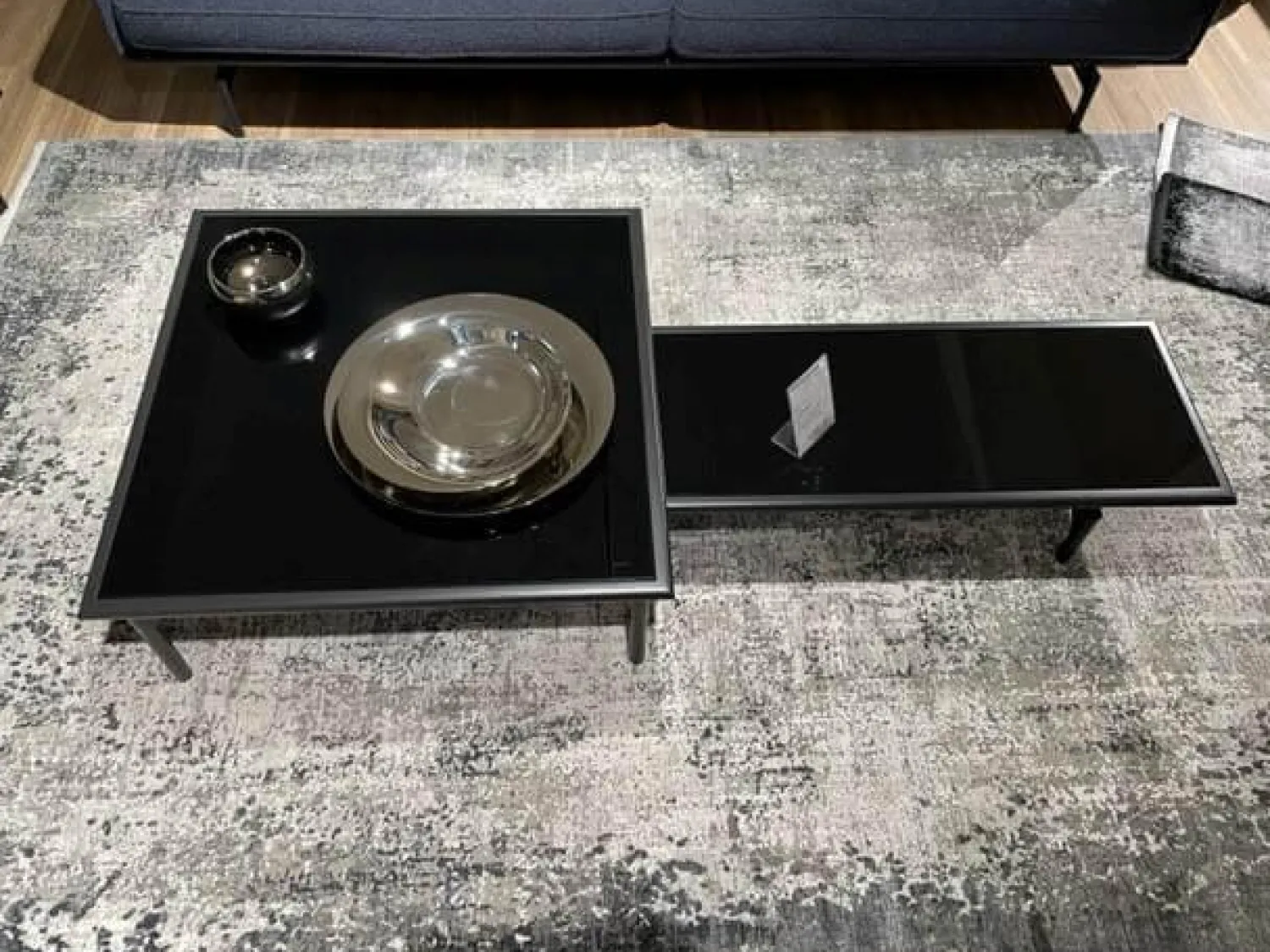 Rolf Benz Polstergruppen|Polstergruppe Liv Smart Stoff 24.415 Graublau 24.144 Schwarzblau Aluminiumgestell Verkehrschwarz mit Couchtisch-Set