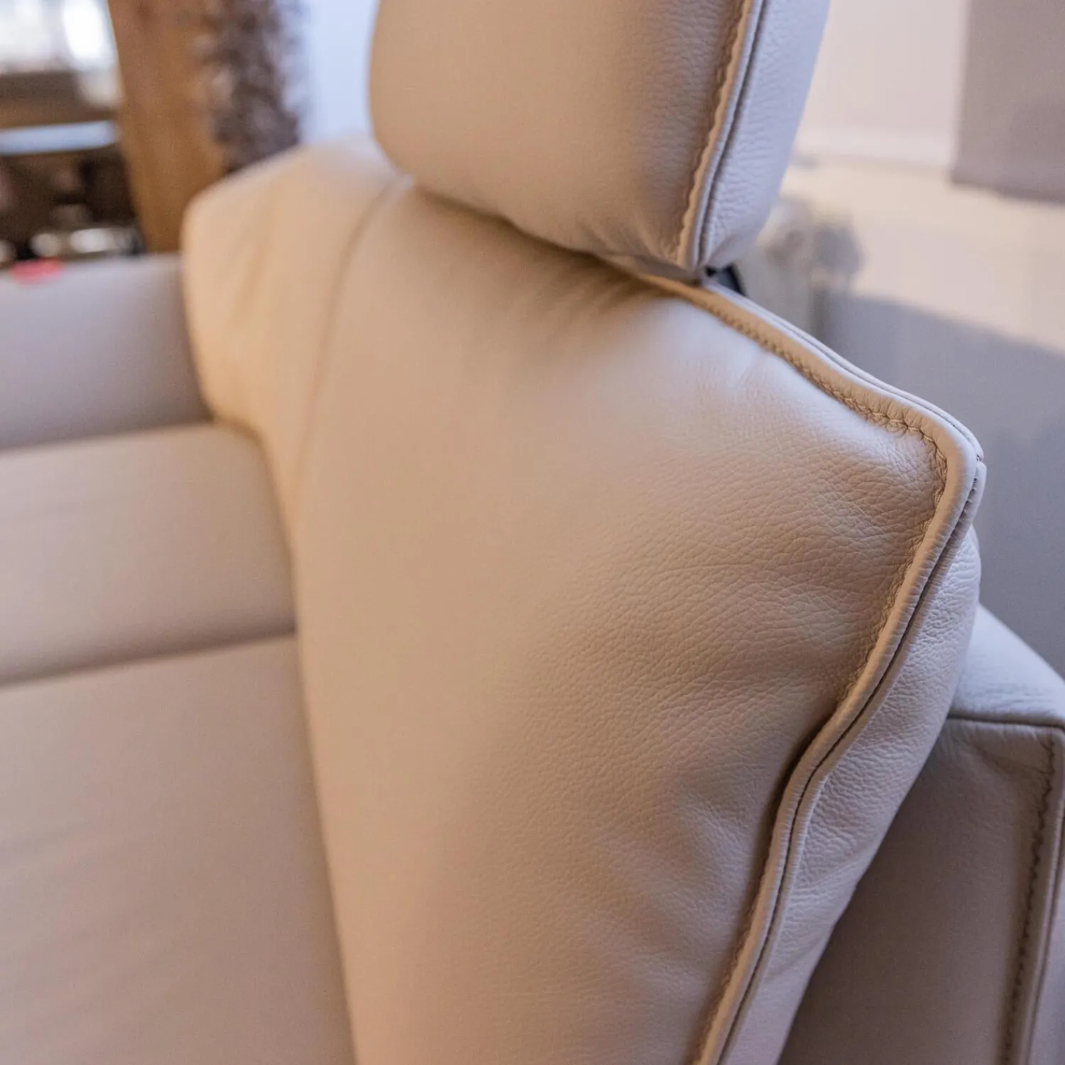 himolla Polstergruppen|Polstergruppe Nova 1378 Bezug Leder 24 Longru Nebel Beige Grau Füße Anthrazit Pulverbeschichtet