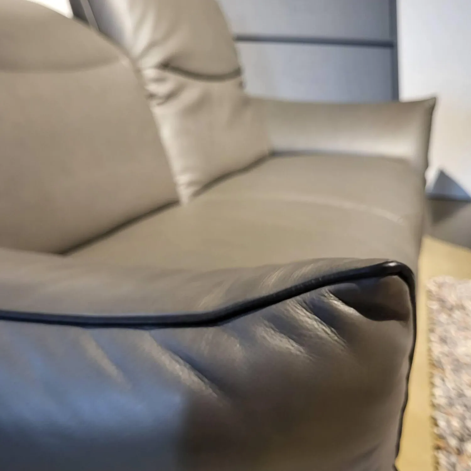 Comfort Republic Polstergruppen|Polstergruppe Victoria Leder Grey PG WR W10 W11 Grau Füße Metallkufe Schwarz Mit Motorischer Relaxfunktion Ohne Couchtisch