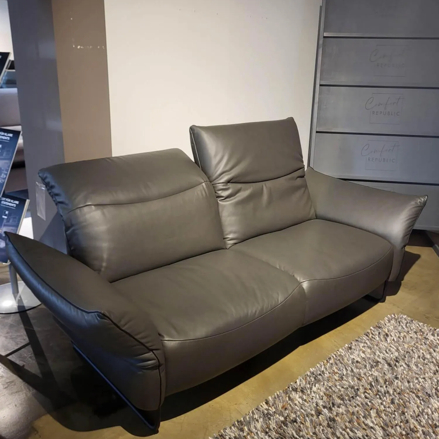 Comfort Republic Polstergruppen|Polstergruppe Victoria Leder Grey PG WR W10 W11 Grau Füße Metallkufe Schwarz Mit Motorischer Relaxfunktion Ohne Couchtisch