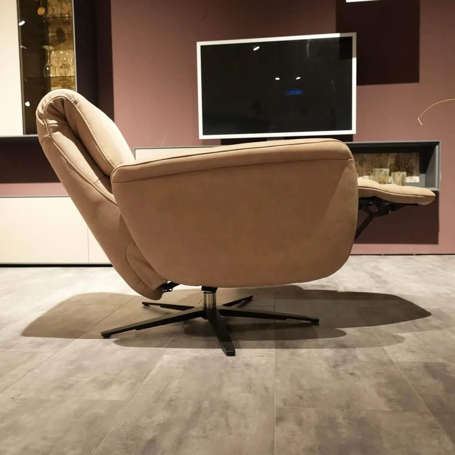 Hukla Polstergruppen|Polstergruppe VS HU1169 Sofa Leder Aurelia Stone Braun Füße Metall Schwarz Mit Sessel Sternfuß Schwarz Und Kissen