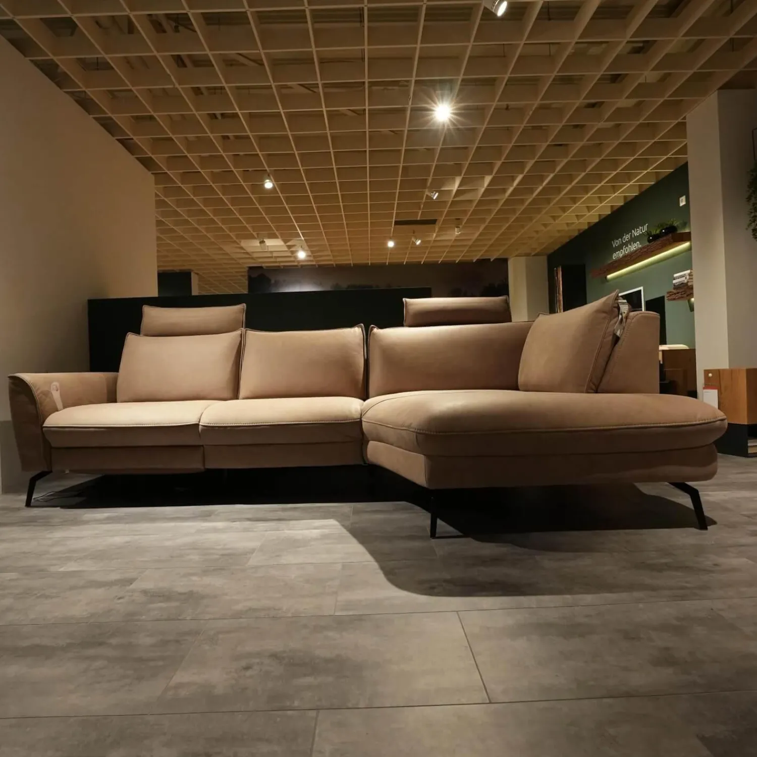 Hukla Polstergruppen|Polstergruppe VS HU1169 Sofa Leder Aurelia Stone Braun Füße Metall Schwarz Mit Sessel Sternfuß Schwarz Und Kissen