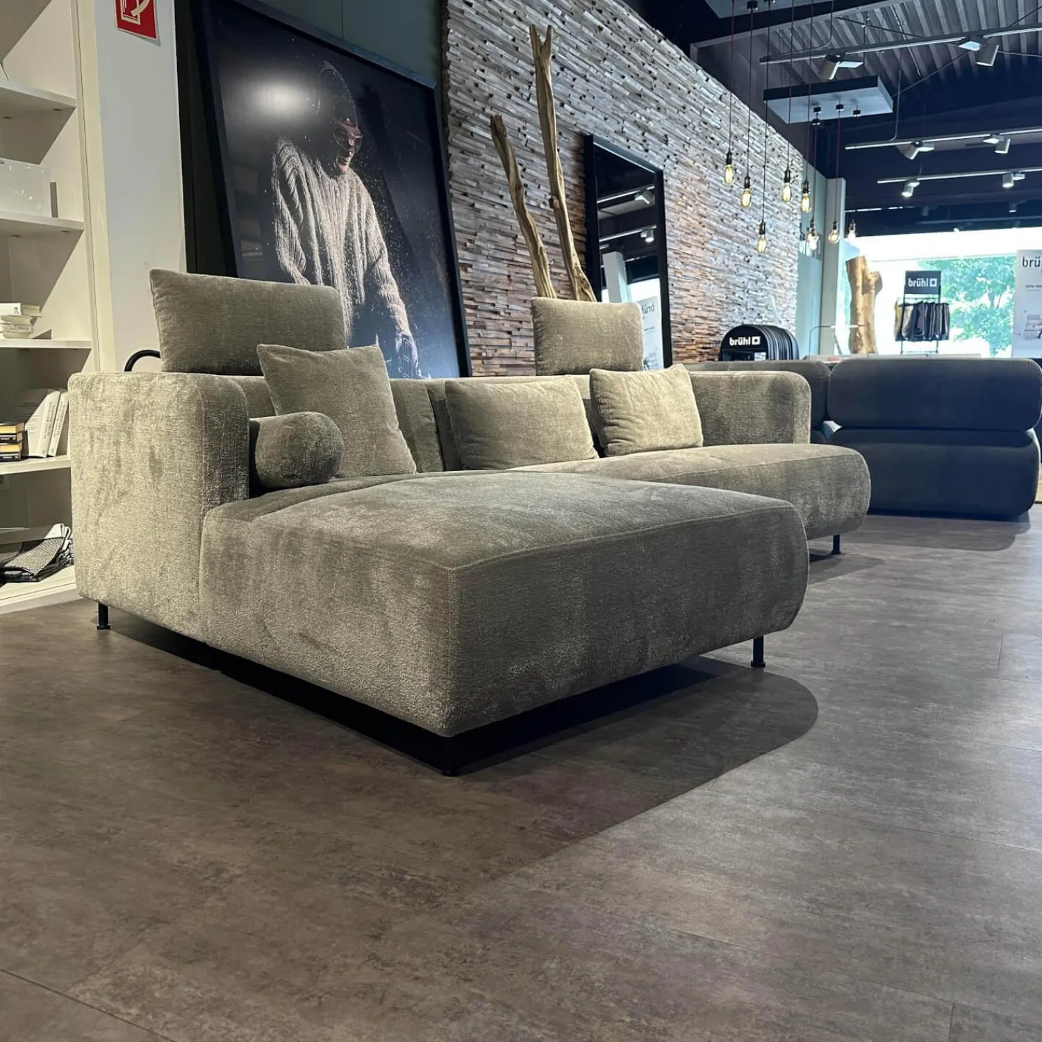Brühl Ecksofas|Polsterkombination Jubiläumsstoff 6451 0025 Grau Beige Gestell Metall Schwarz Inklusive Kissen