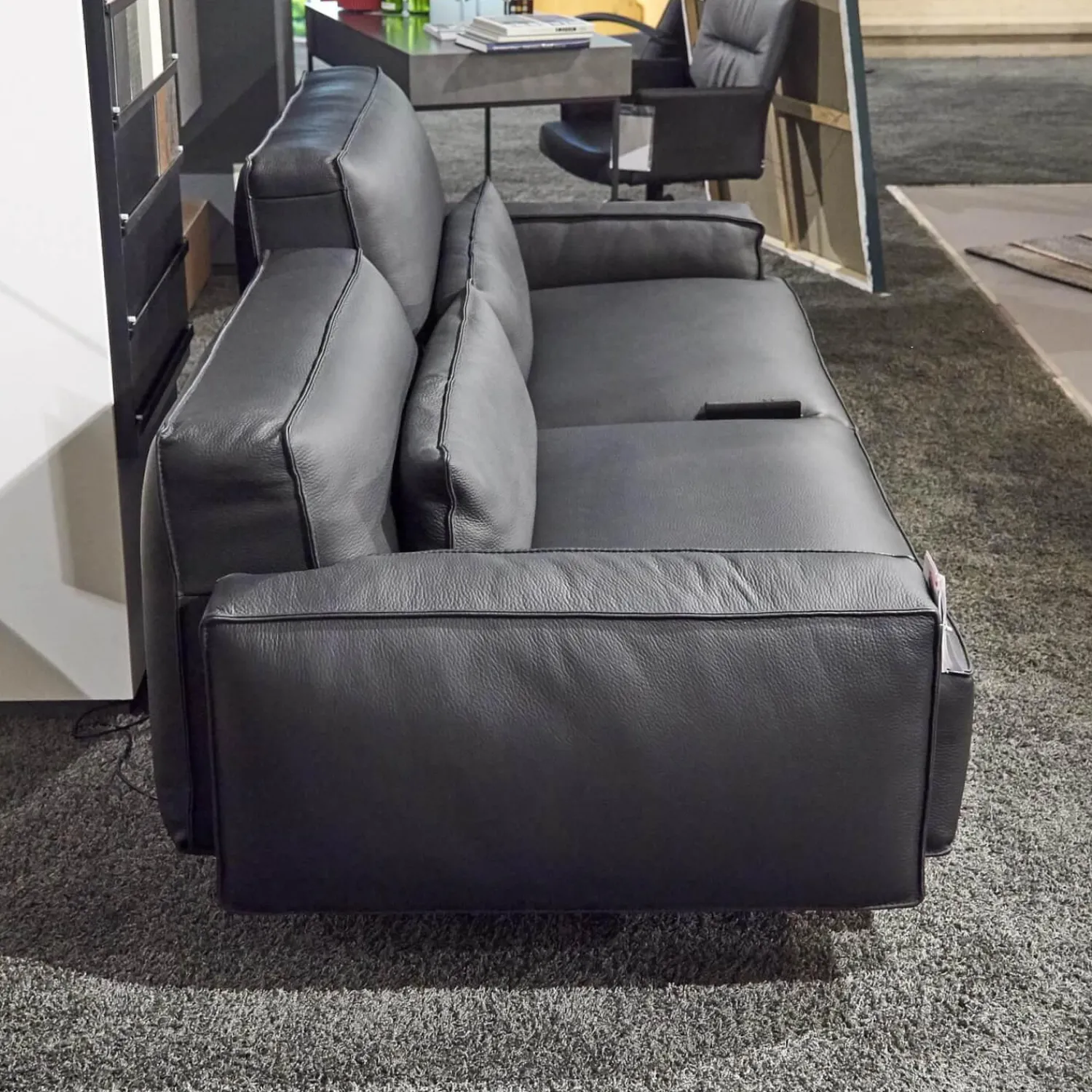 WK Wohnen 2-Sitzer-Sofas|Polstermöbel WK 530 Gracella Leder Cougar Farbe 10 Schwarz Metallfuß Matt Anthrazit Lackiert