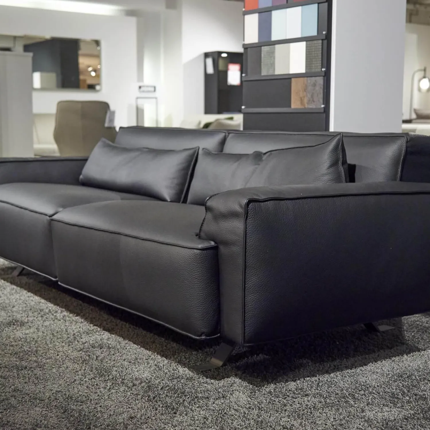 WK Wohnen 2-Sitzer-Sofas|Polstermöbel WK 530 Gracella Leder Cougar Farbe 10 Schwarz Metallfuß Matt Anthrazit Lackiert