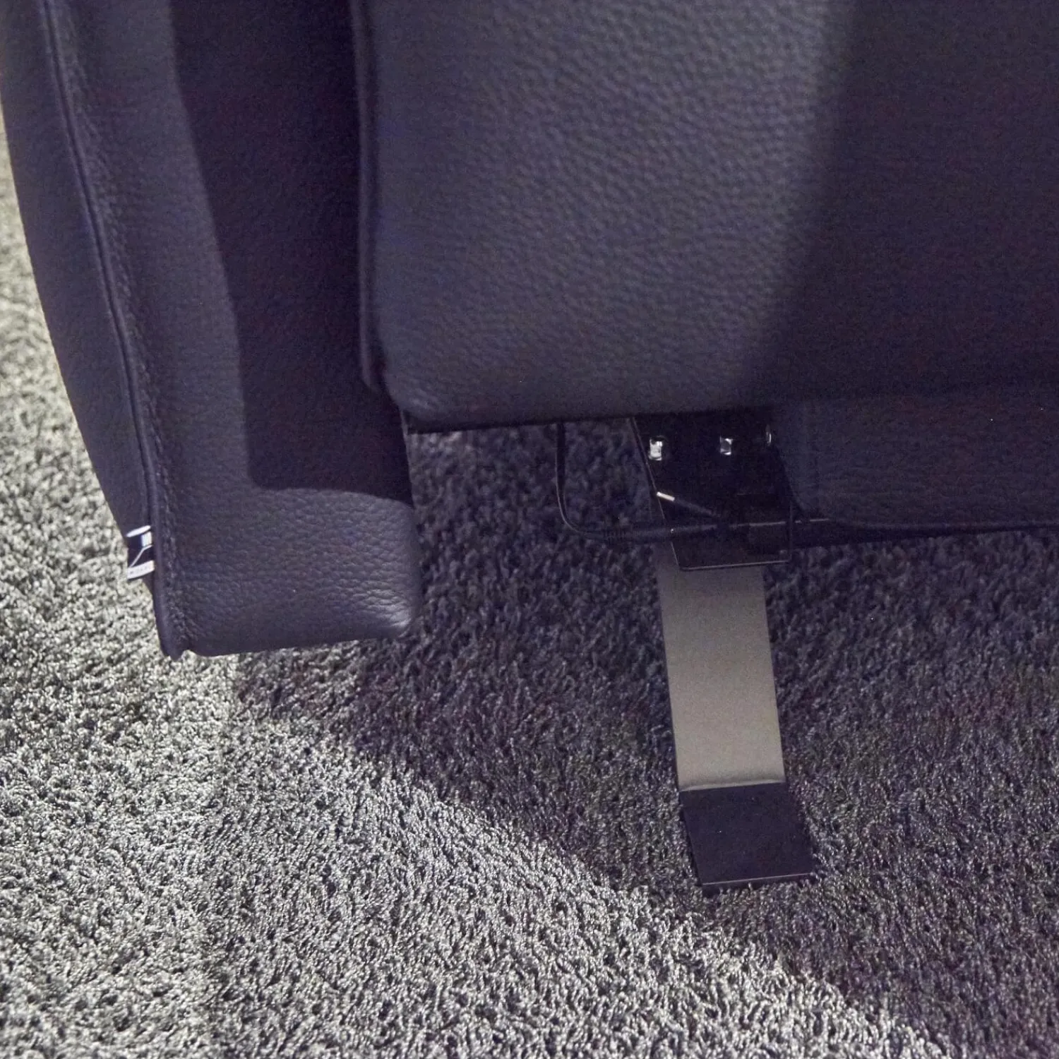 WK Wohnen 2-Sitzer-Sofas|Polstermöbel WK 530 Gracella Leder Cougar Farbe 10 Schwarz Metallfuß Matt Anthrazit Lackiert