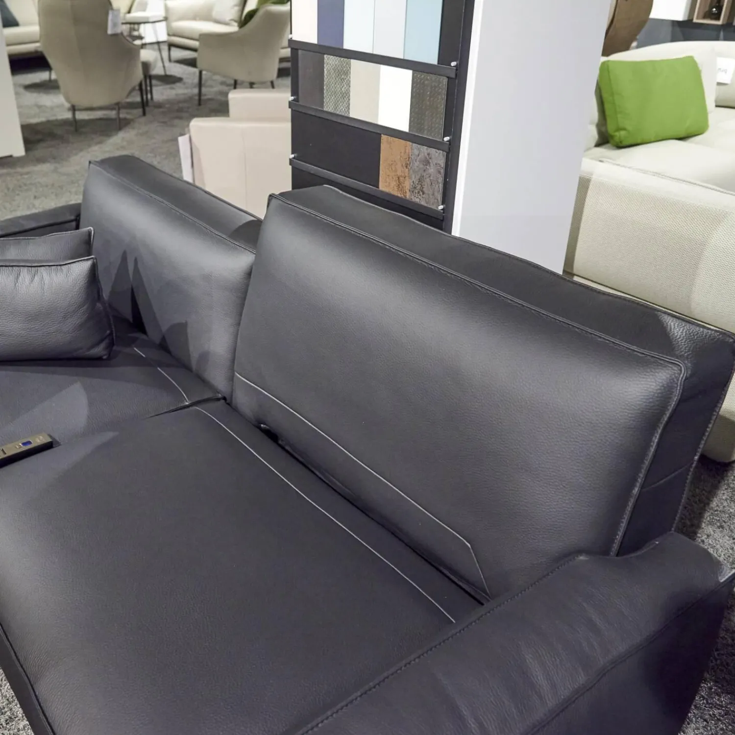 WK Wohnen 2-Sitzer-Sofas|Polstermöbel WK 530 Gracella Leder Cougar Farbe 10 Schwarz Metallfuß Matt Anthrazit Lackiert