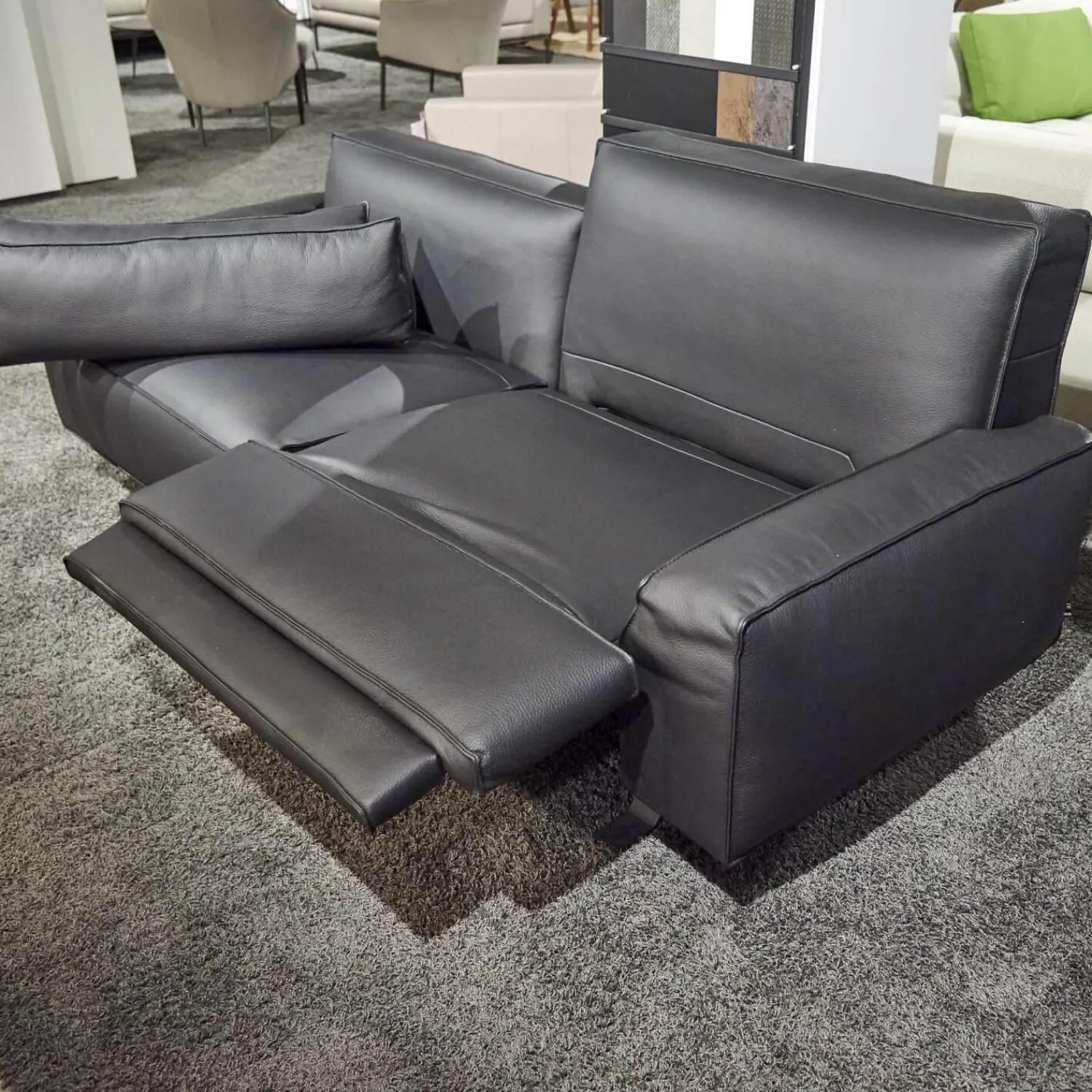 WK Wohnen 2-Sitzer-Sofas|Polstermöbel WK 530 Gracella Leder Cougar Farbe 10 Schwarz Metallfuß Matt Anthrazit Lackiert