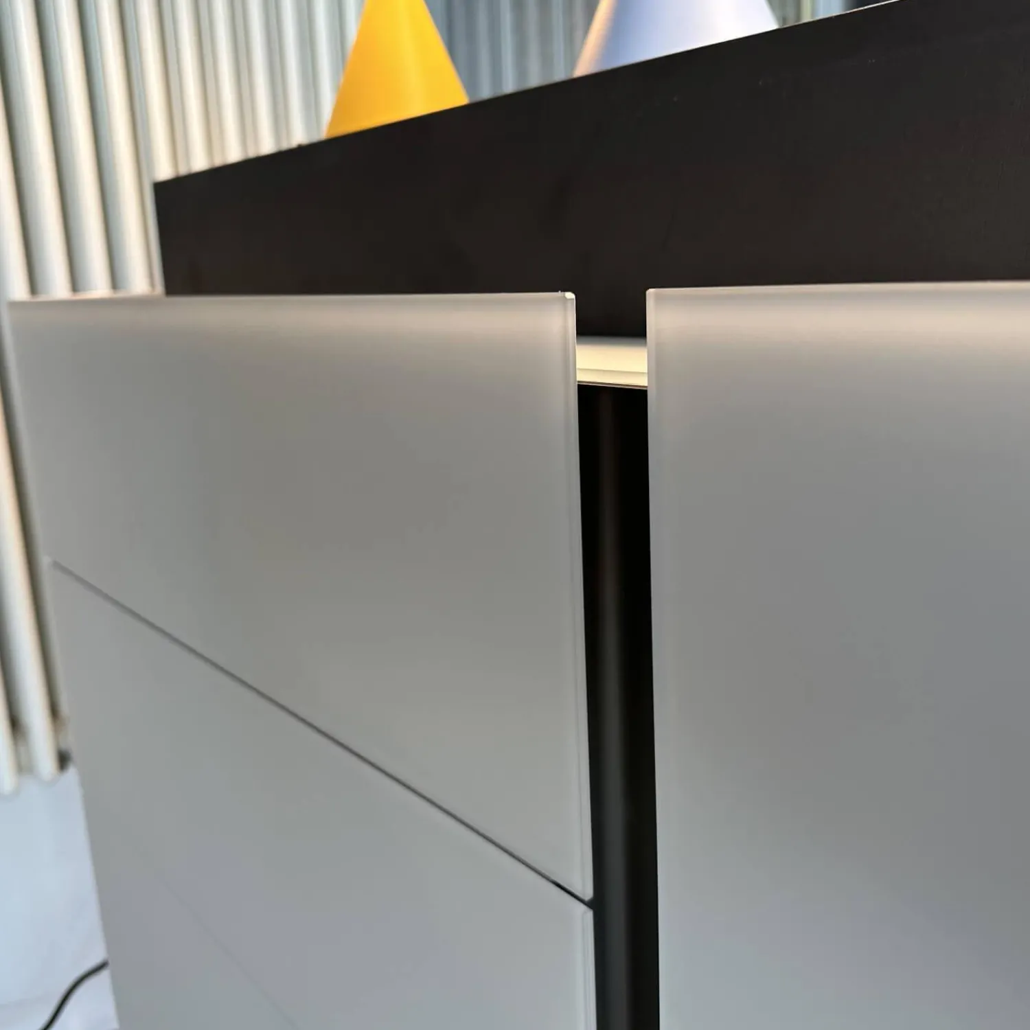 Interlübke Kommoden & Sideboards|Raumteiler Sideboard Jorel Korpus Lack Greige Grau Beige Front Optiwhite Mattglas Greige Grau Beige