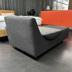 Werther Daybeds & Recamieren|Recamiere Wave Bezug Stoff U3986N Grau Schwarz Einlegekissen Stoff R2071F Schwarz Füße Holz Gebeizt