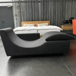 Werther Daybeds & Recamieren|Recamiere Wave Bezug Stoff U3986N Grau Schwarz Einlegekissen Stoff R2071F Schwarz Füße Holz Gebeizt