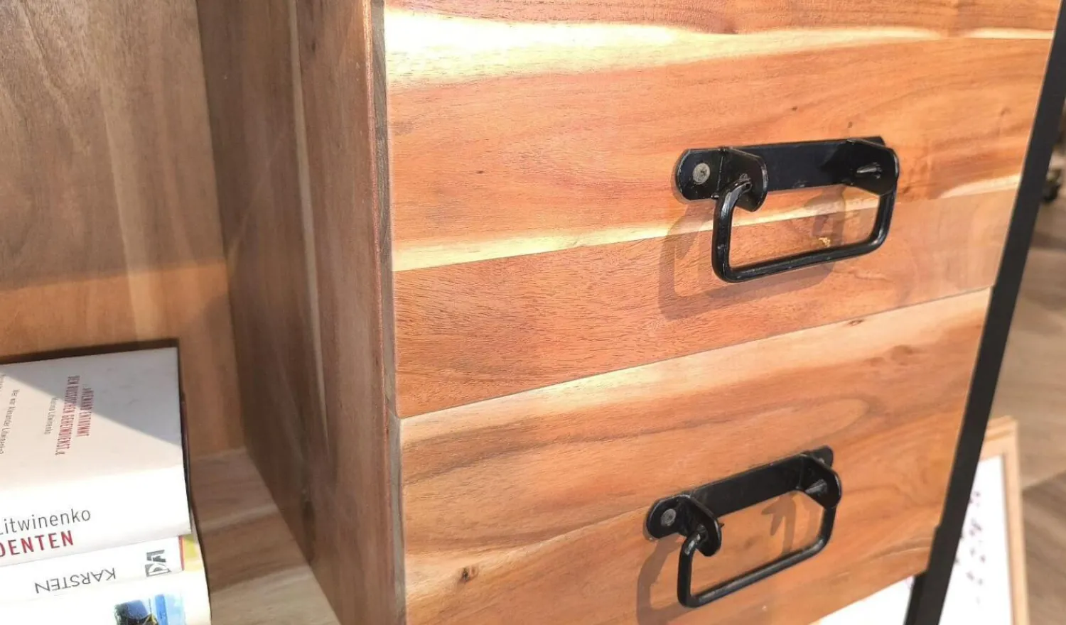 Ludwig Gutmann Regale|Regal Downtown Akazie Massiv Gebeizt Und Lackiert Rahmen Metall Schwarz Lackiert