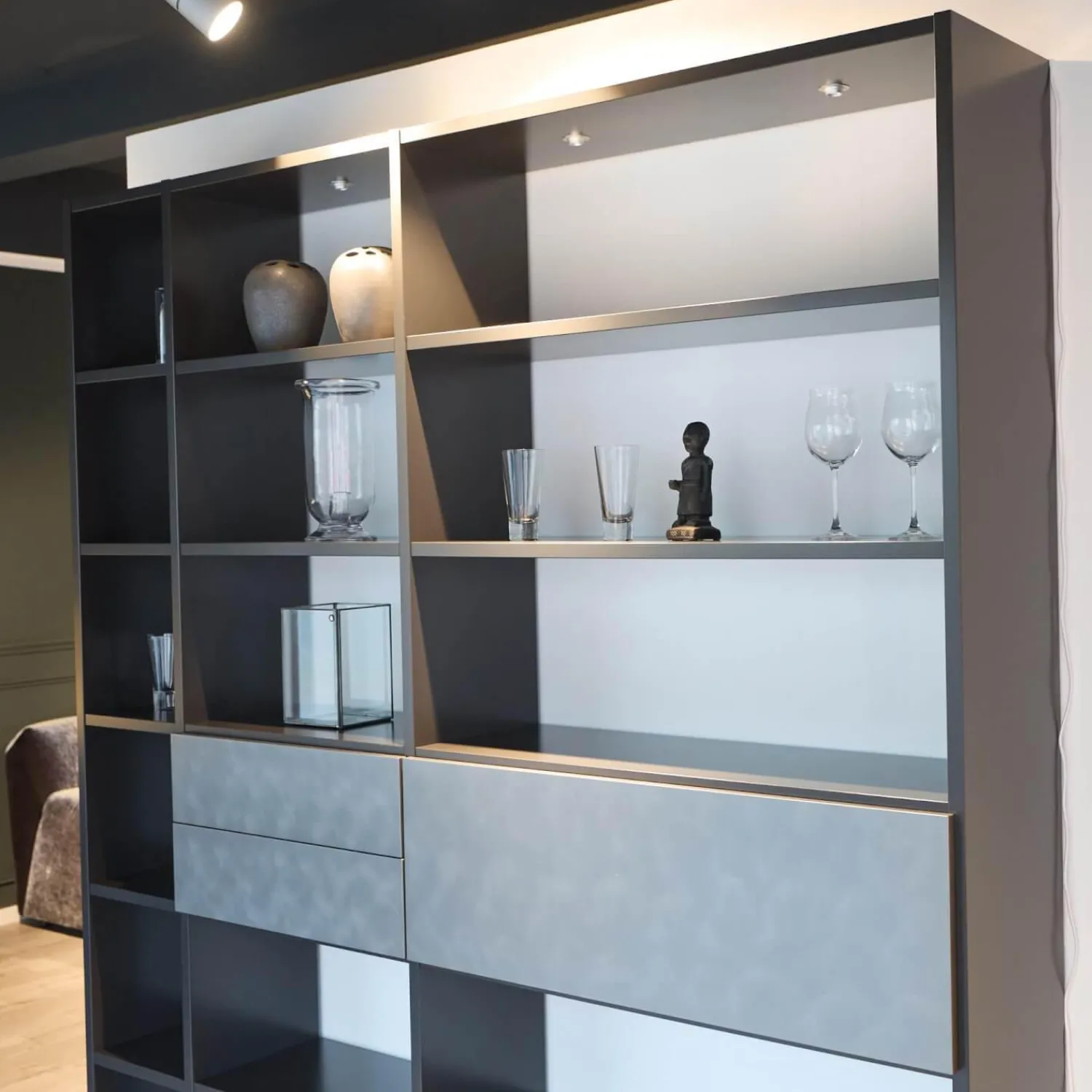 WK Wohnen Regale|Regal WK-420 Viva Glattlack Cosmos-Schwarz Fronen Lack Stahl Hell Gebürstet Mit Beleuchtung