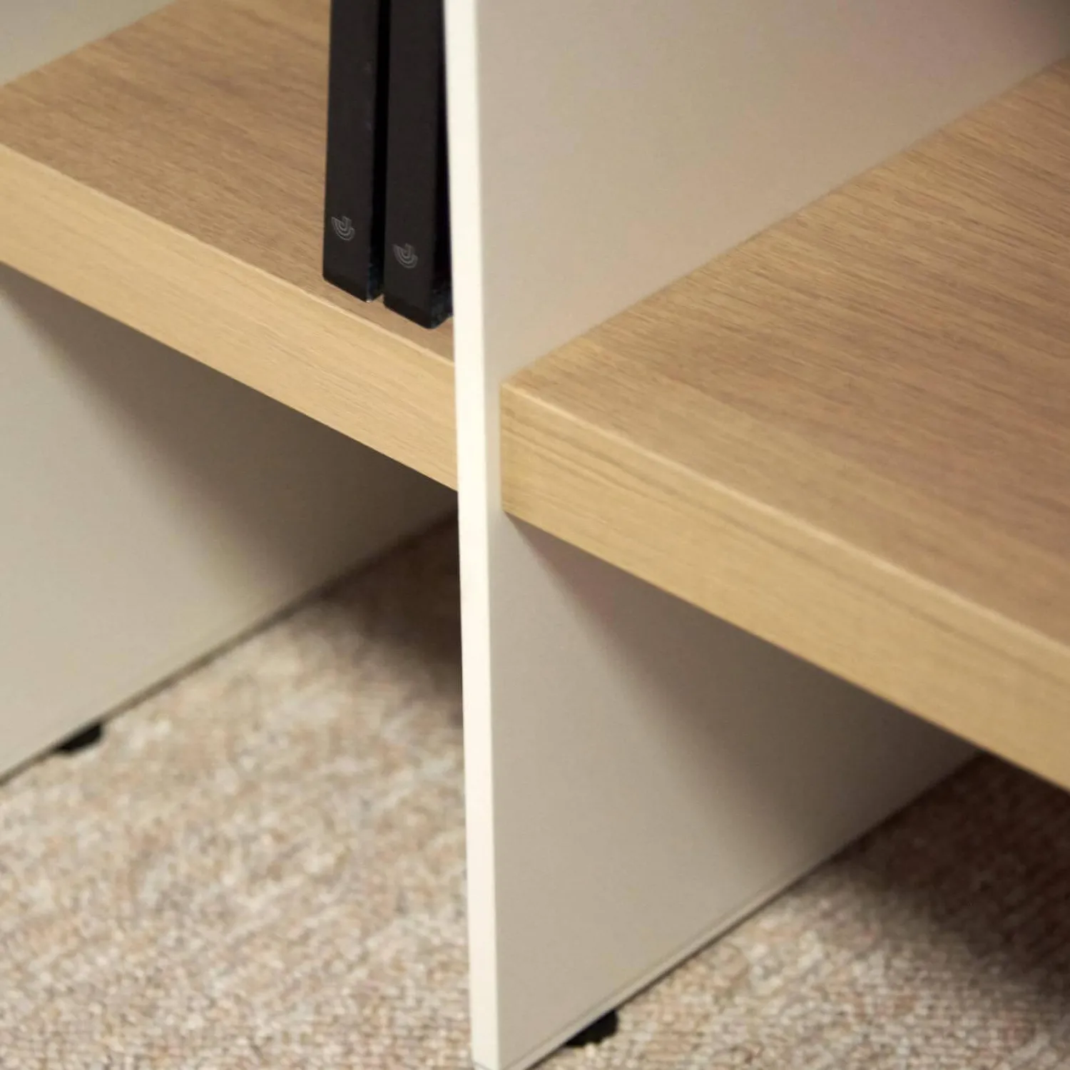 Sudbrock Regale|Regal-Kombination Scala mit Wangen Glattlack Blütenweiß Böden Eiche Milk