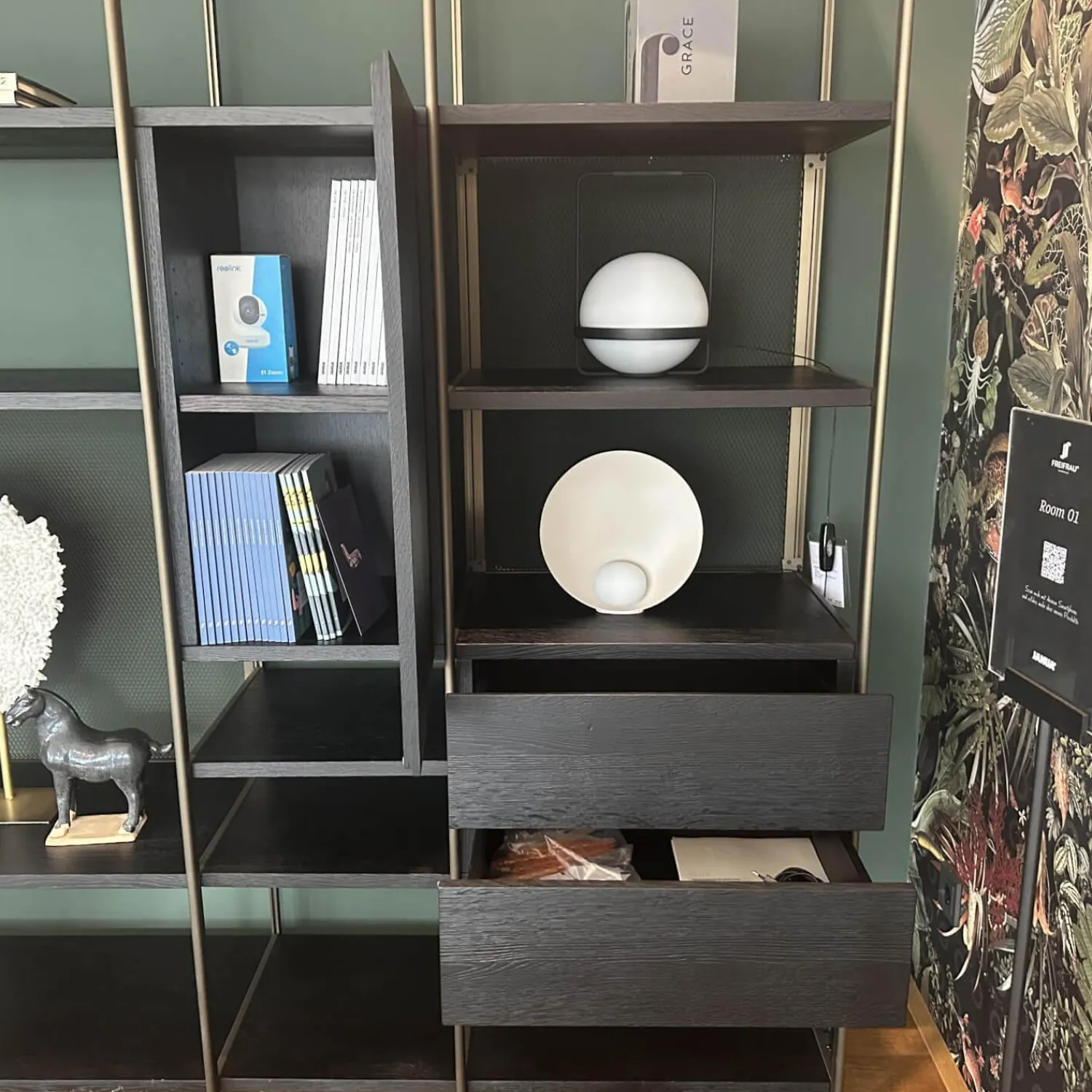 Janua Regale|Regalsystem BC 06 Room 68 Eiche Schwarz Gebeizt Und Lackiert Gestell Aluminium Eloxiert 33 Bronze