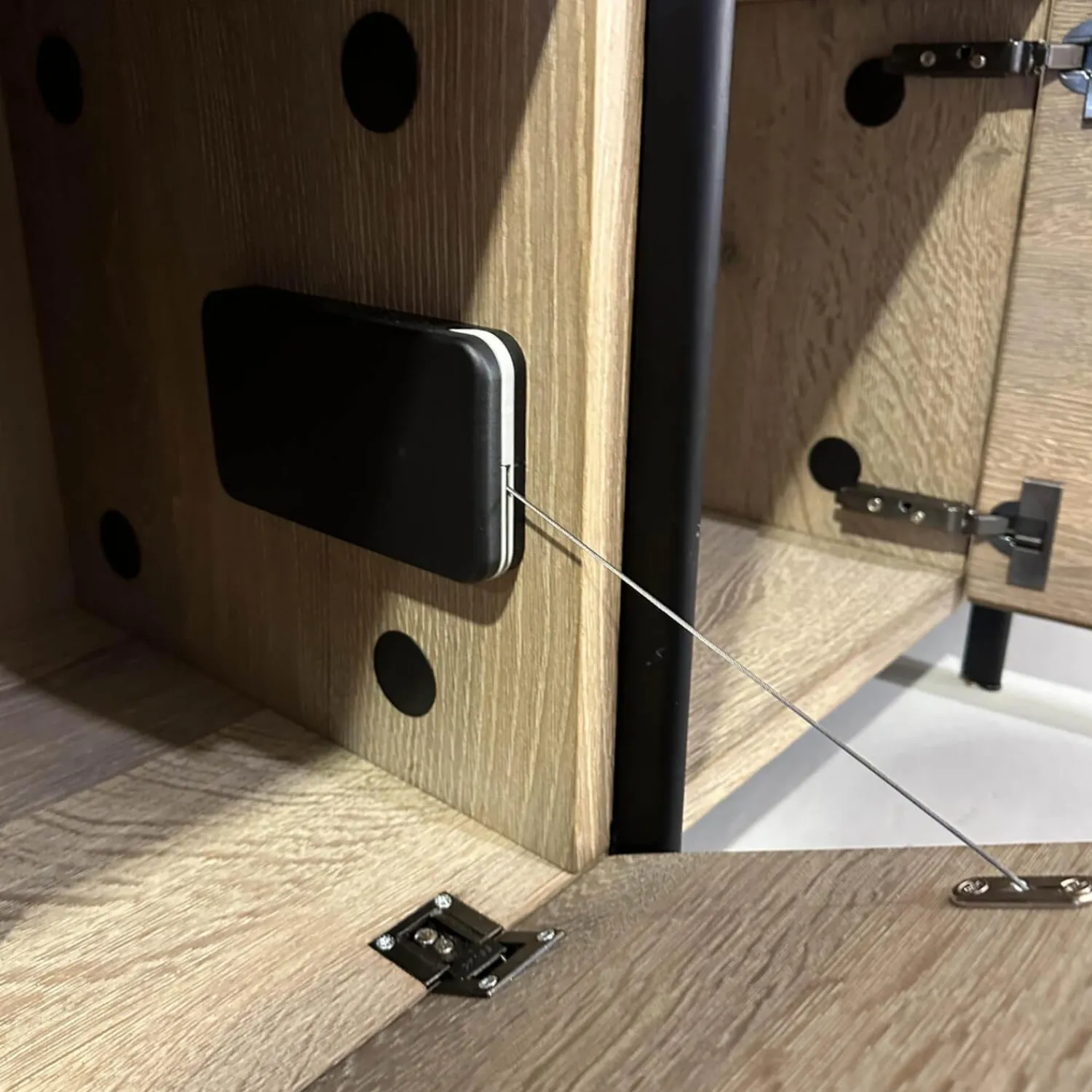 Janua Regale|Regalsystem BC06 RooM68 Holzteile Eiche Massiv Geräuchert Weiß Roheffekt Alustreben Schwarz Eloxiert