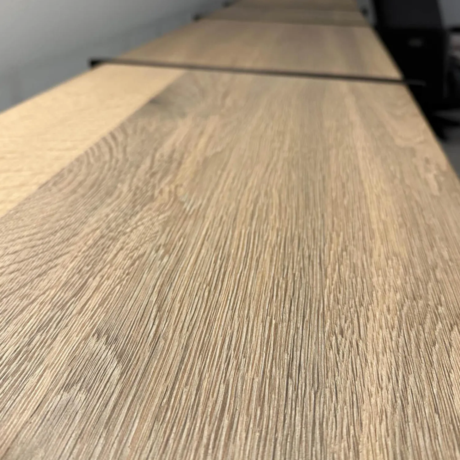 Janua Regale|Regalsystem BC06 RooM68 Holzteile Eiche Massiv Geräuchert Weiß Roheffekt Alustreben Schwarz Eloxiert