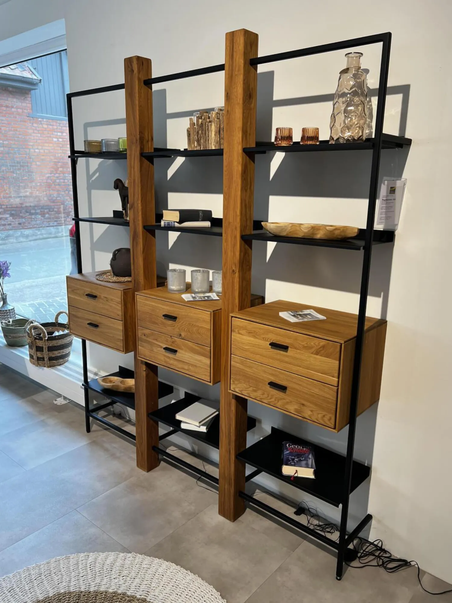 Natura Regale|Regalsystem Blackpool Eiche Natur Geölt Metall Schwarz Inklusive Beleuchtung
