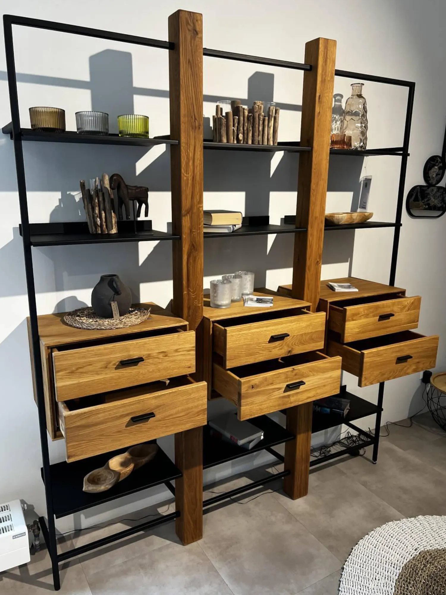 Natura Regale|Regalsystem Blackpool Eiche Natur Geölt Metall Schwarz Inklusive Beleuchtung