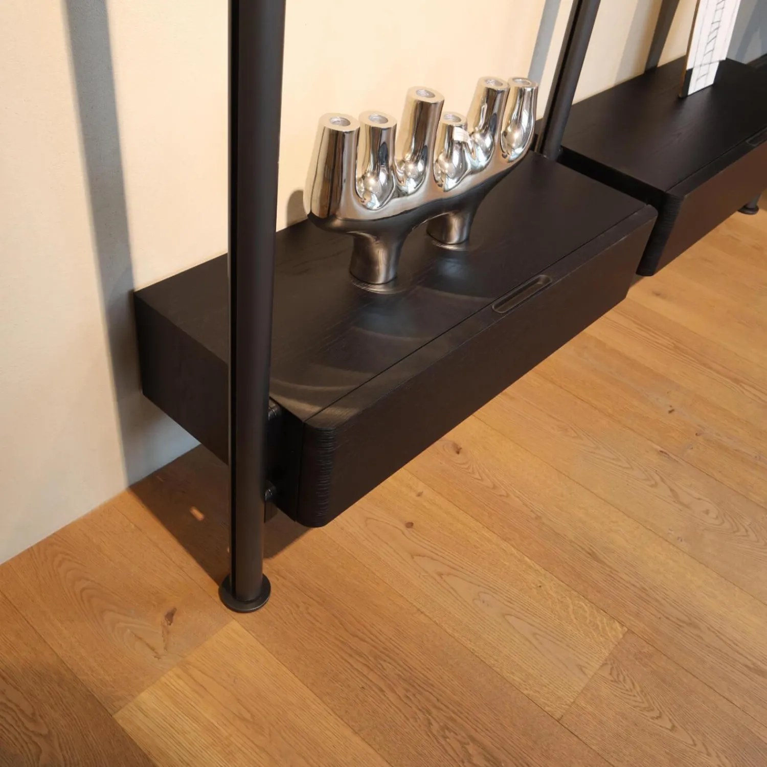 Molteni & C Regale|Regalsystem Hector Fachböden Eiche Schwarz Ständer Zinnfarbig Mit Schreibtischklappe Und Schüben Schwarz