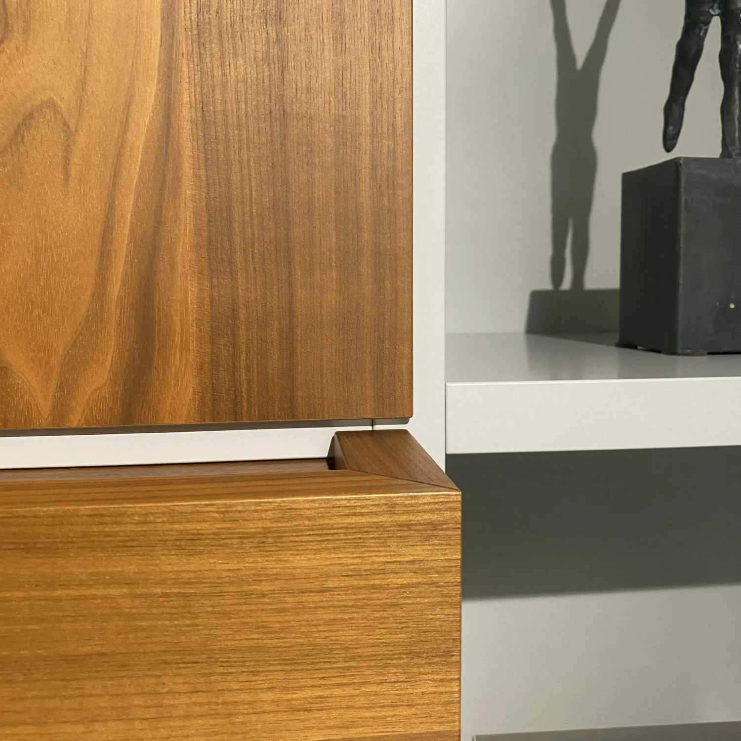 Kettnaker Wohnwände & Tv-Lowboards|Regalwand Vita WB17 Lichtgrau Nussbaum Massivoptik-Holz Matt