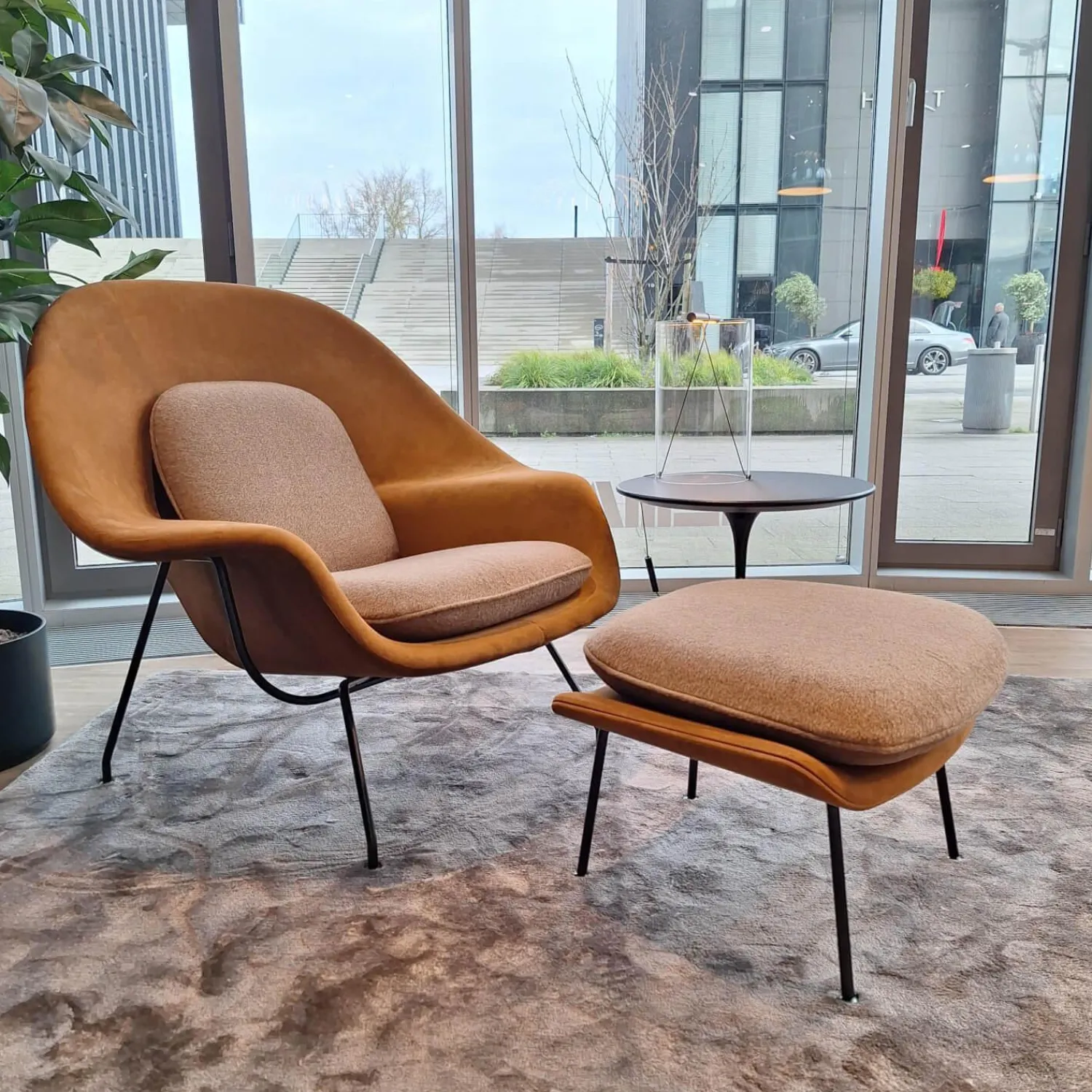 Knoll International Loungesessel|Relax Chair Womb Stoff Colorado Grau Braun Und Ultrasuede Braun Gestell Metall Schwarz