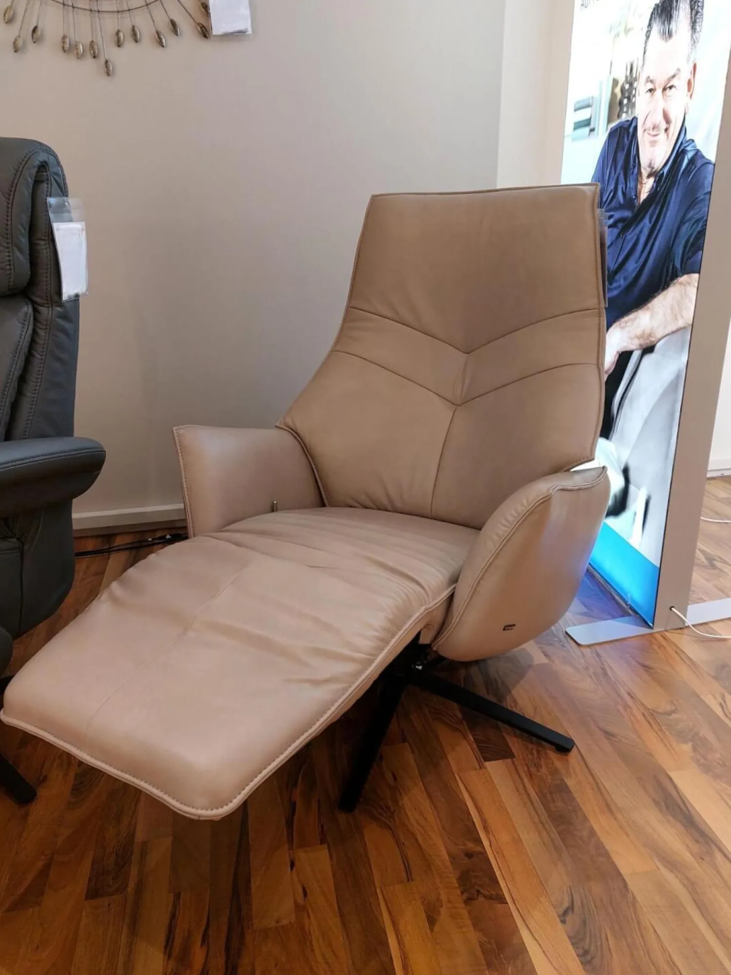 himolla Relaxsessel|Relaxsessel 7911 Type 45V Leder Soft Nappa Island Beige Braun Sternfuß Stahl Anthrazit Mit Verstellung 1 Motorisch